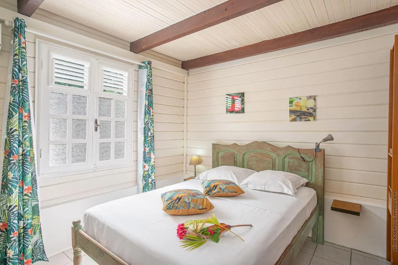 Sunny Bungalow Croisee Decius 0*,