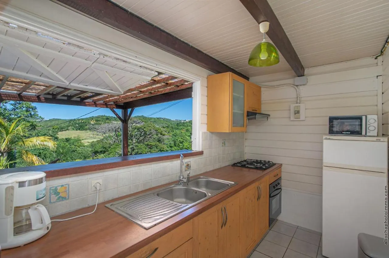 Sunny Bungalow Croisee Decius Martynika